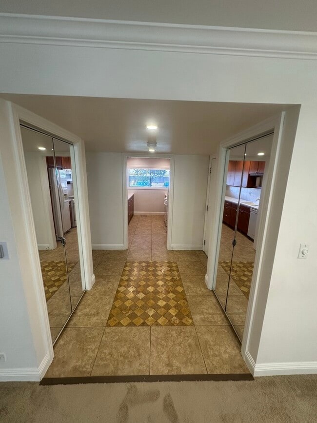 Building Photo - 1721 Northfield Square