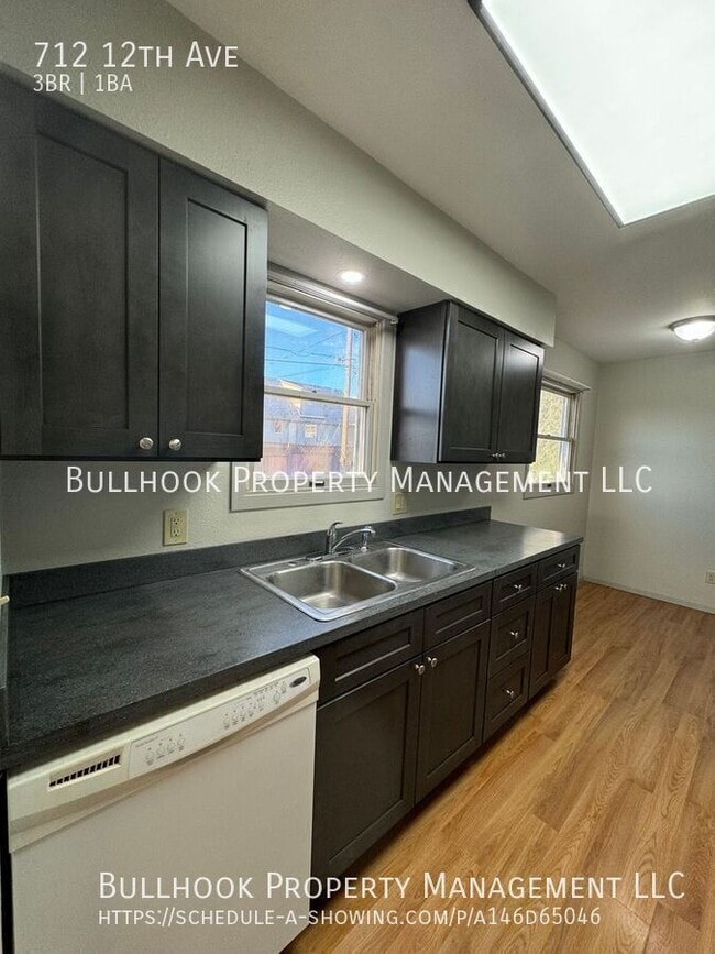 Building Photo - 712 12th Ave