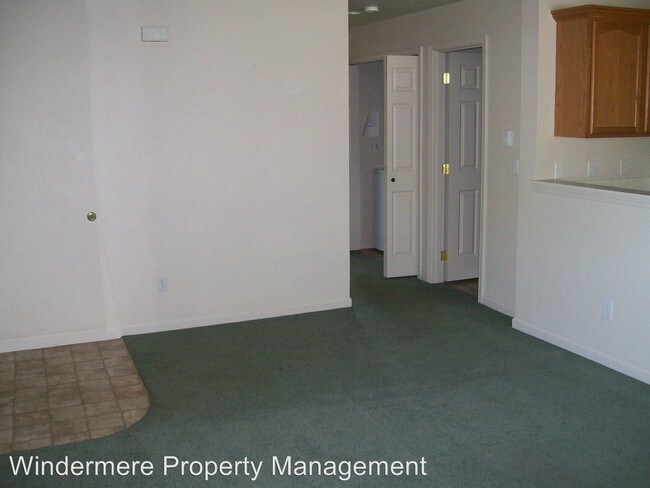 Building Photo - 2 br, 1 bath Apartment - 406 SE Birch #201