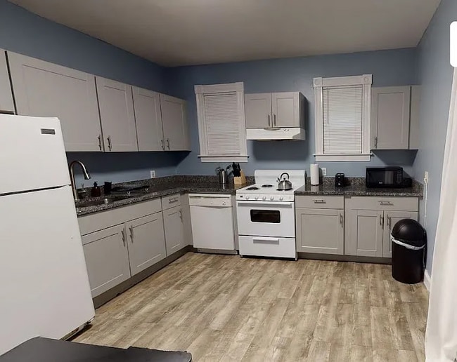 Photo - 101 1/2 Calumet St Apartment