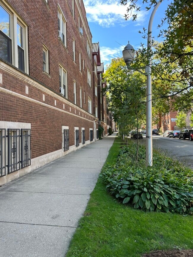 Building Photo - 2221 E 68th St