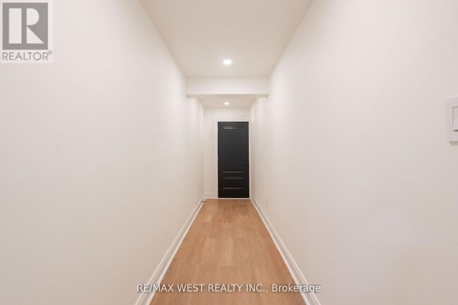 Photo du bâtiment - 75 Wright Crescent