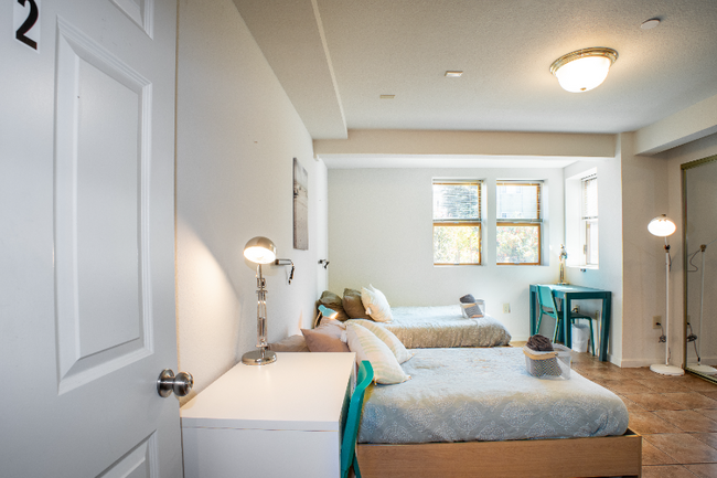 Foto del edificio - 2221 Dwight Way