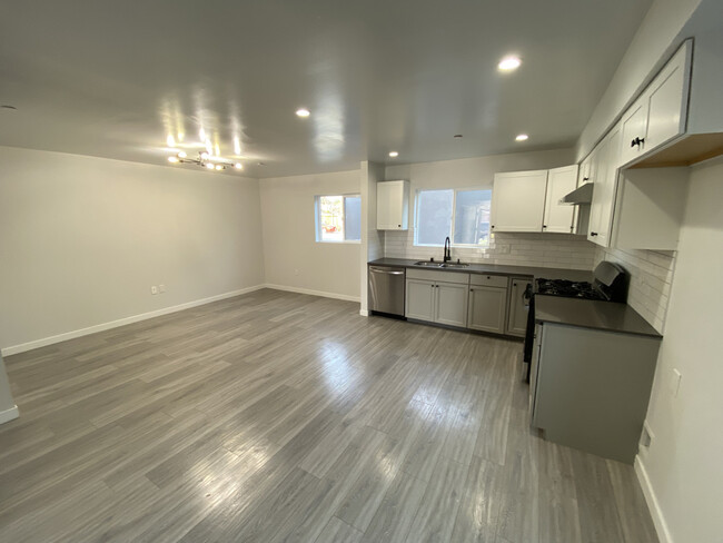 dining room - 4325 E 58th St