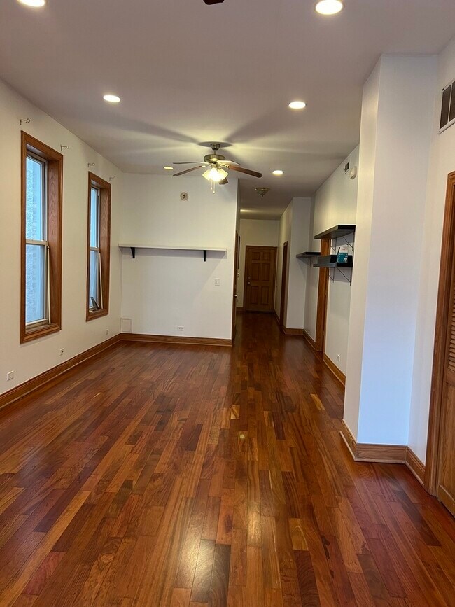 Foto del edificio - 852 N Wood St