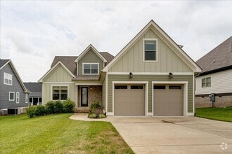Building Photo - 2318 Large Oak Dr
