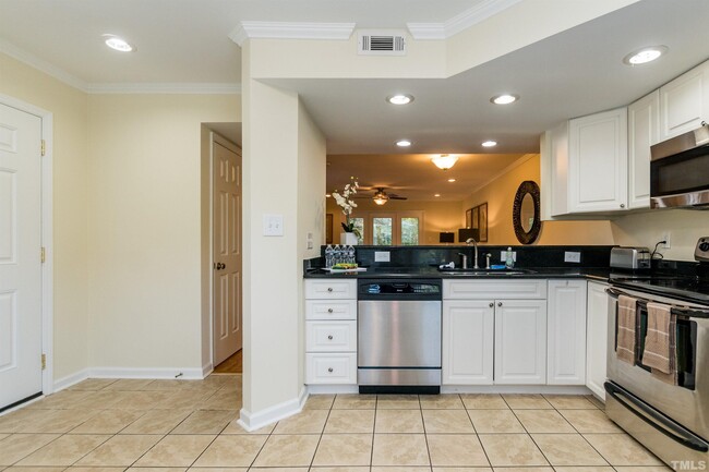 Building Photo - 17 Forest Glen Dr
