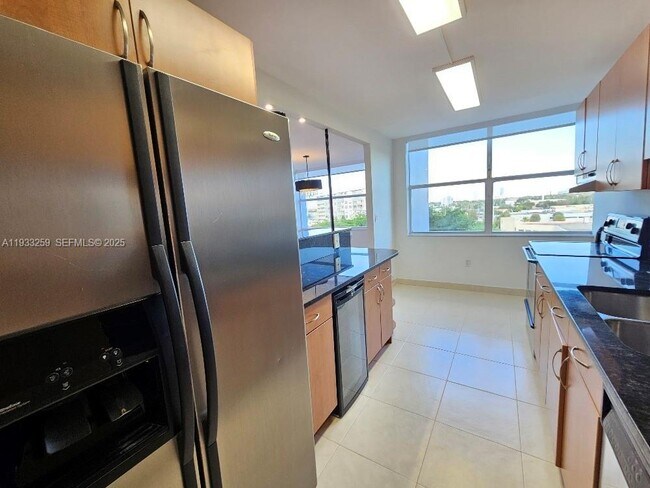 Foto del edificio - 1300 NE Miami Gardens Dr