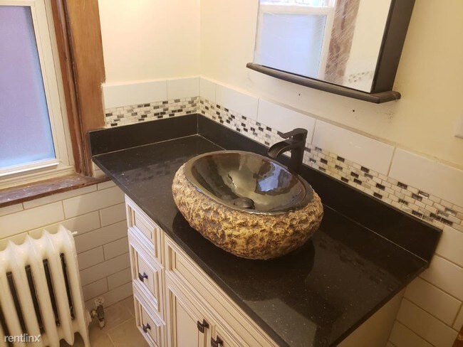 Building Photo - 4 br, 1 bath Apartment - 3514 Beechwood Blvd