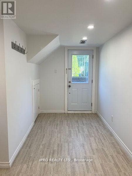 Building Photo - 74 Hesp Dr