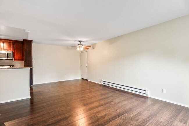 Foto del edificio - Top Floor 1Bd/1Ba Condo Community with Ten...