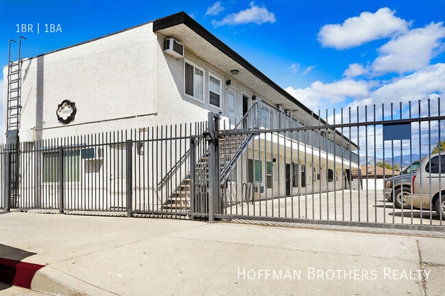 Building Photo - 10026 San Fernando Rd