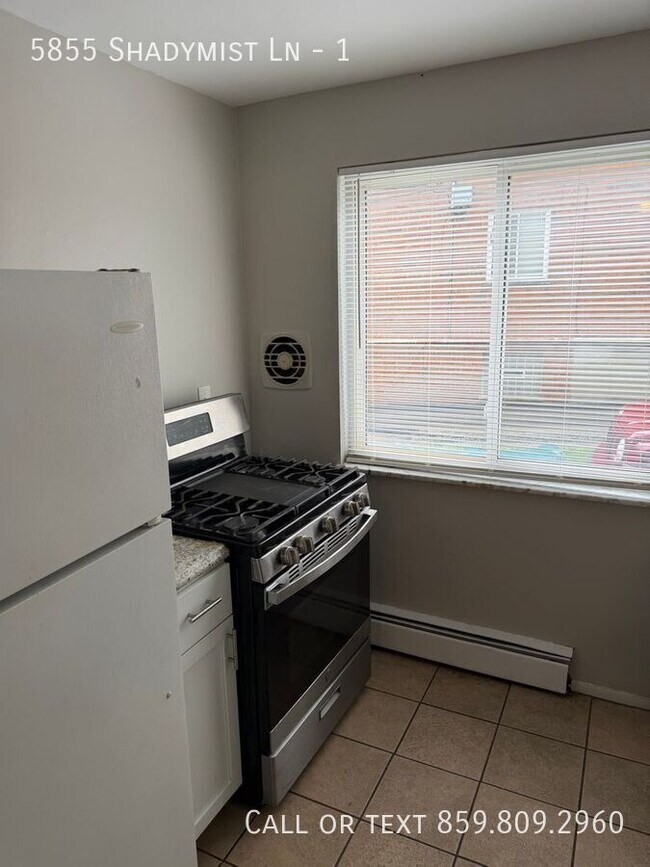 Foto del edificio - 5855 Shadymist Ln