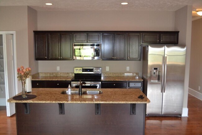 Foto del edificio - 140 Lightwater Dr