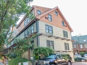 Building Photo - 241 River St