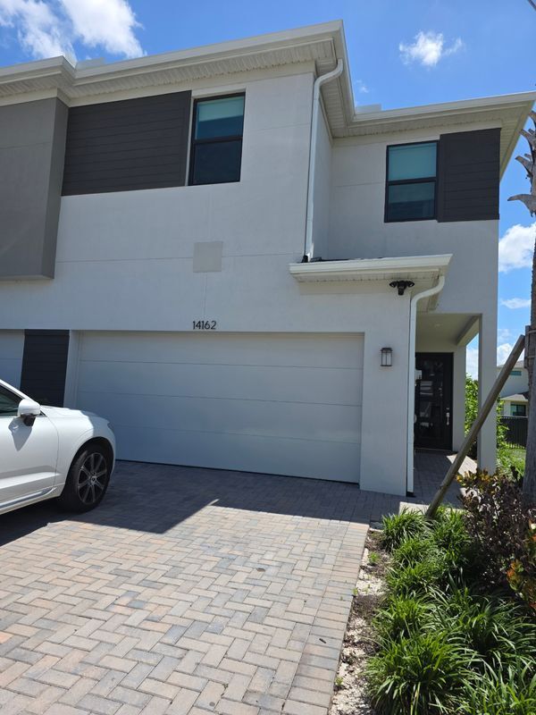Building Photo - 14162 SW Thorens Dr