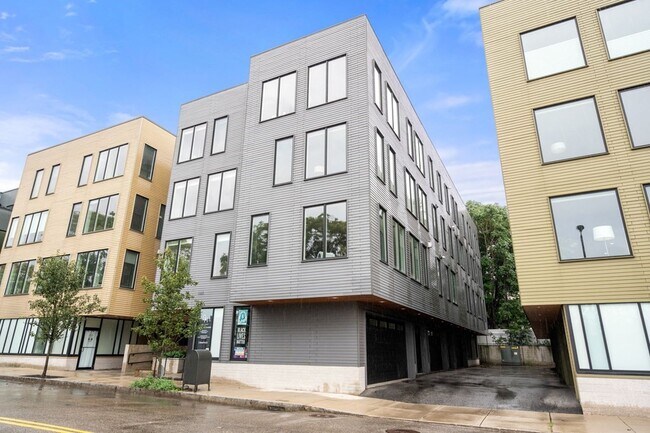 Building Photo - 525 E 1st St
