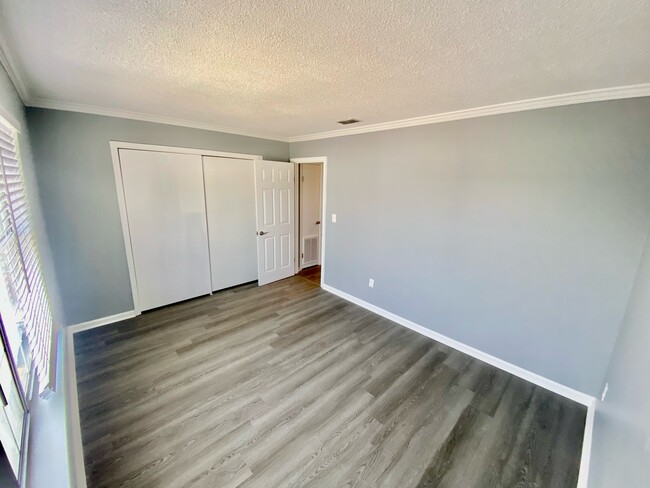 Foto del edificio - 1351 Bayville Ct