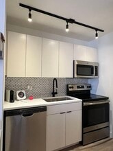 Building Photo - 833 N Dearborn St Building Photo - 833 N Dearborn St