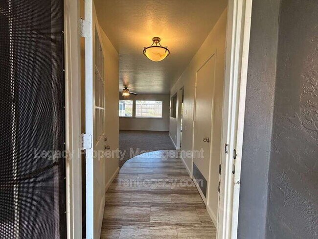 Foto del edificio - 2213 N Cirby Way