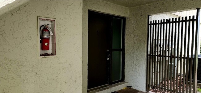 Building Photo - St Augustine Shores Gem! 2 Bed-2 Bath 1st ...