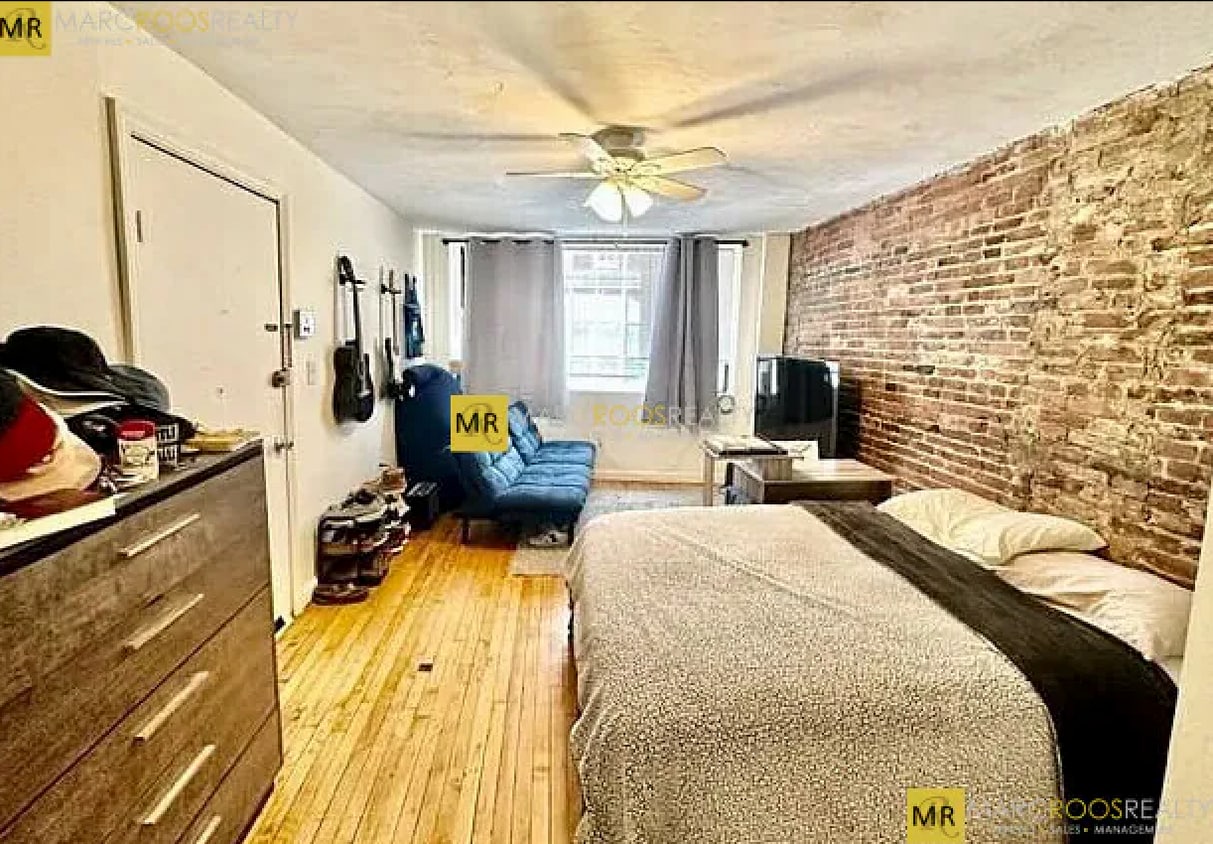 Primary Photo - 19 Charter St