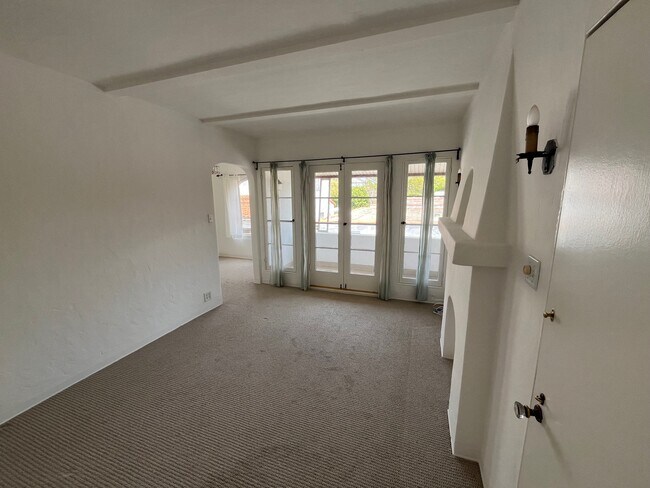 Inside living room - 1617 California Ave