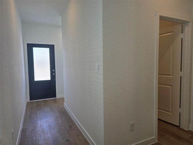 Building Photo - 229 Mets Wy