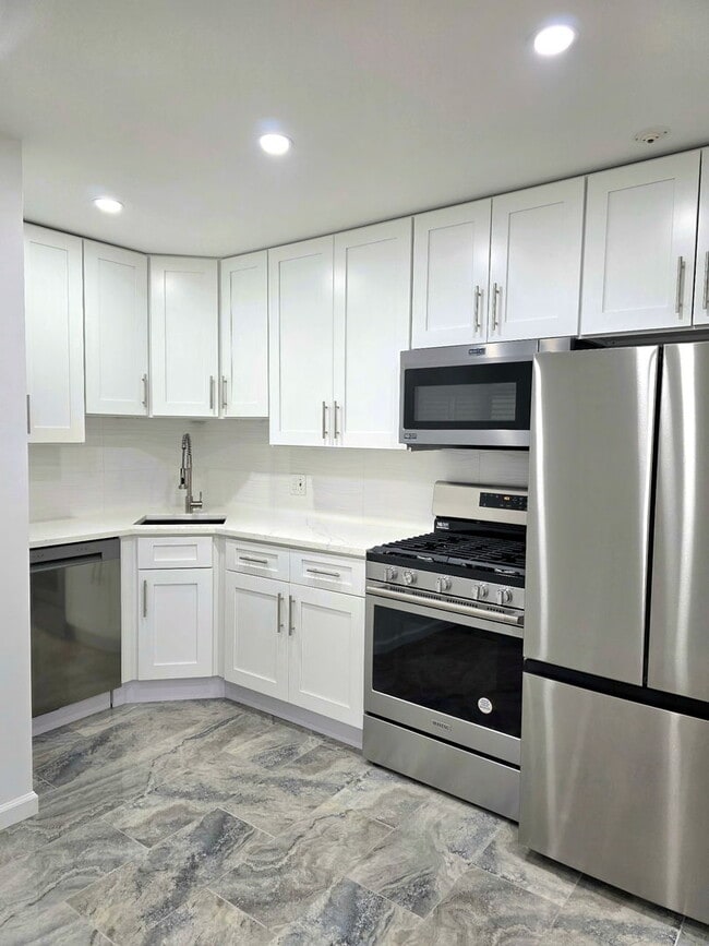 Building Photo - 6 Parkside Ct