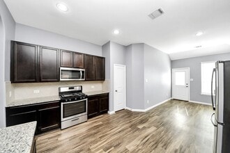 Building Photo - 2335 Spring Hollow Dr