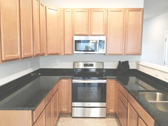Foto del edificio - Room in Townhome on Simril Ct