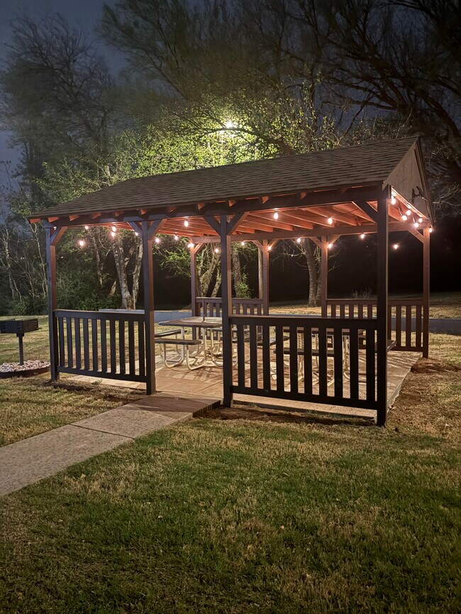 Cenador y zona de barbacoa - Coventry Cove