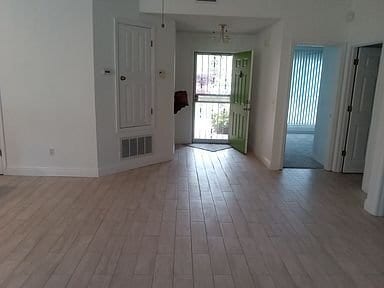 Foto del edificio - 370 Mizzen Ln