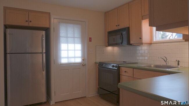 Building Photo - 3 Howard Ave