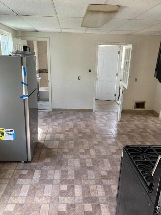 Building Photo - 31-33 Wakefield Ct LLC