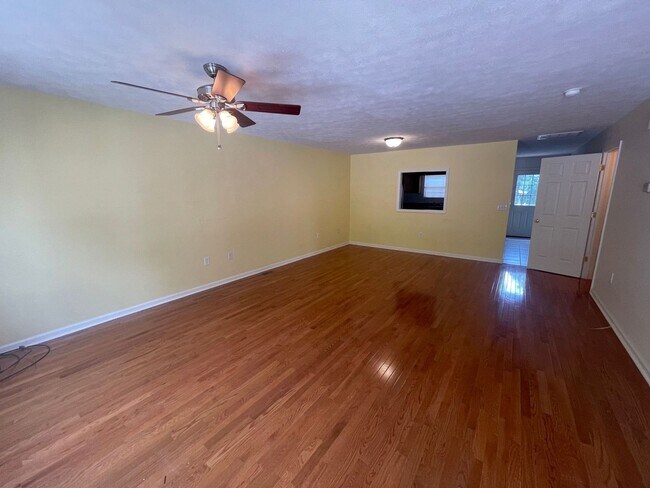 Foto del edificio - Radford 2 Bedroom, 2.5 Bath, Available TODAY
