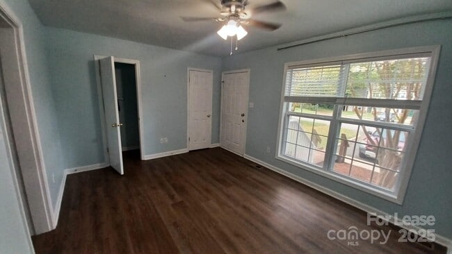 Building Photo - 1505 Flintwood Dr
