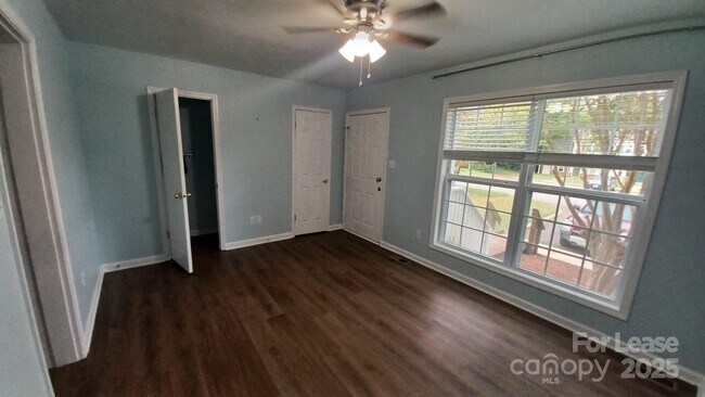 Foto del edificio - 1505 Flintwood Dr