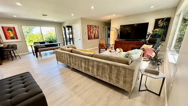 Building Photo - 1815 Barker Dr