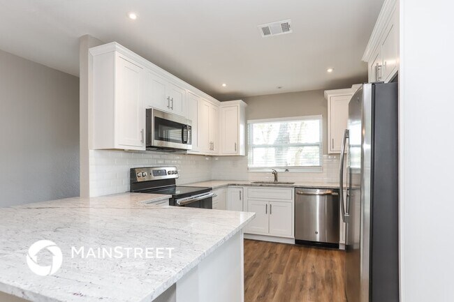 Foto del edificio - 2053 Barcelona Dr S