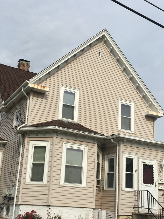 Building Photo - 67 Nichols St