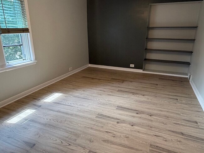 Foto del edificio - 9916 W Irving Park Rd