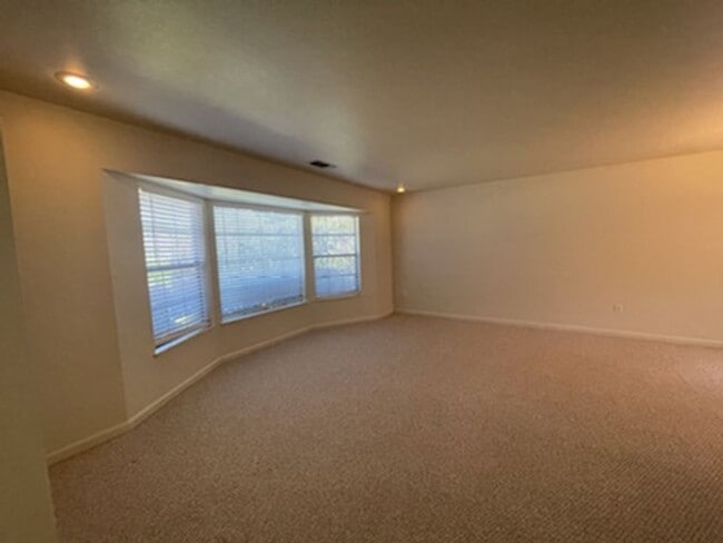 Building Photo - 3668 Cherrywood Dr