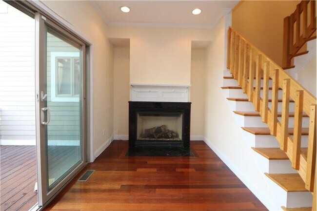 Foto del edificio - 143 Grovers Ave