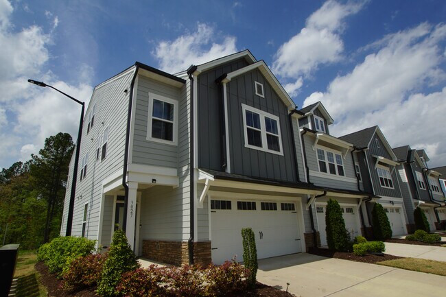 Foto del edificio - 3027 Dunnock Dr