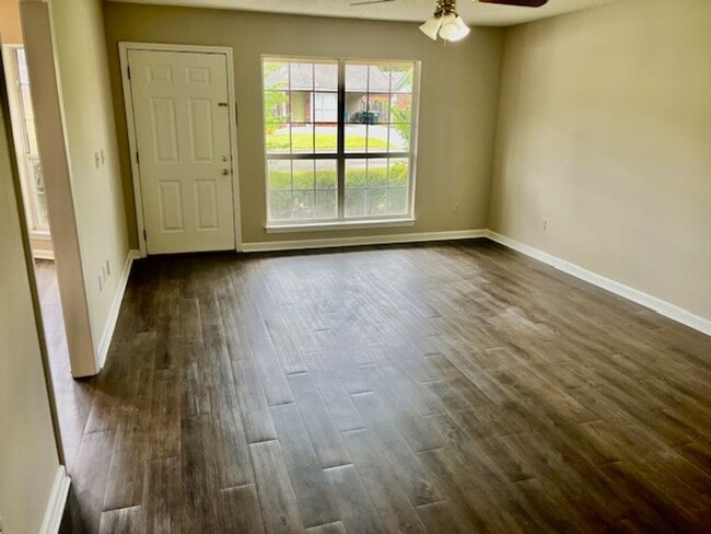 Building Photo - Rockcreek Dr #13 &amp; 15