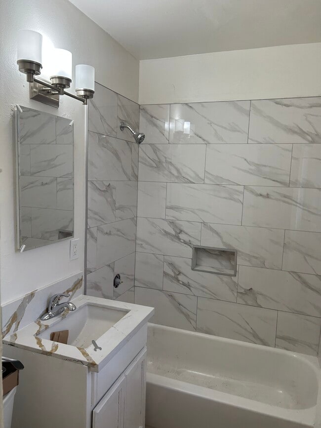 Bathroom - 422 W Laurel St