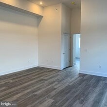 Building Photo - 6164 Ridge Ave