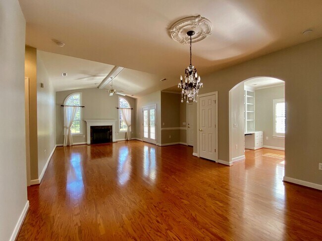 Building Photo - 534 McKirkland Ct. in Troon Village - 2 Be...