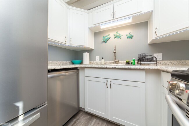 Building Photo - 2 br, 2 bath  - 2681 Mission Blvd